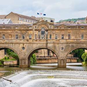Hop on Bath Hop-On Hop-Off sightseeing bus – Explore landmarks and attractions in 2025 Hop on the open-top bus in Bath, United Kingdom – Discover top attractions, monuments, and hidden gems with a hop-on hop-off tour in 2025