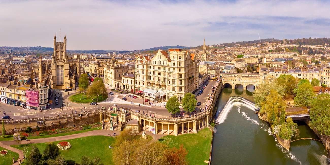 Bath Hop-On Hop-Off Sightseeing Bus Tours – Iconic landmarks, panoramic city views, and must-see attractions in 2025 Hop-on hop-off sightseeing bus tours in Bath, United Kingdom – Top landmarks, famous attractions, and hidden gems in 2025