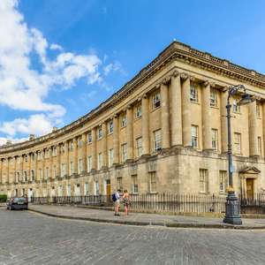 Explore Bath with hop-on hop-off bus tours – Flexible sightseeing in 2025 Explore Bath at your own speed with hop-on hop-off bus tours – Panoramic views, audio guides, and unlimited stops in 2025