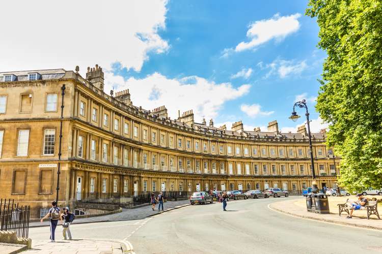 Explore Bath with hop-on hop-off tickets – Hassle-free sightseeing and breathtaking views in 2025 Discover Bath with official hop-on hop-off bus tours – Flexible routes, iconic monuments, and panoramic city views 2025