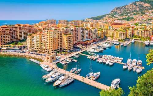 Autobús descapotable turístico en Montecarlo